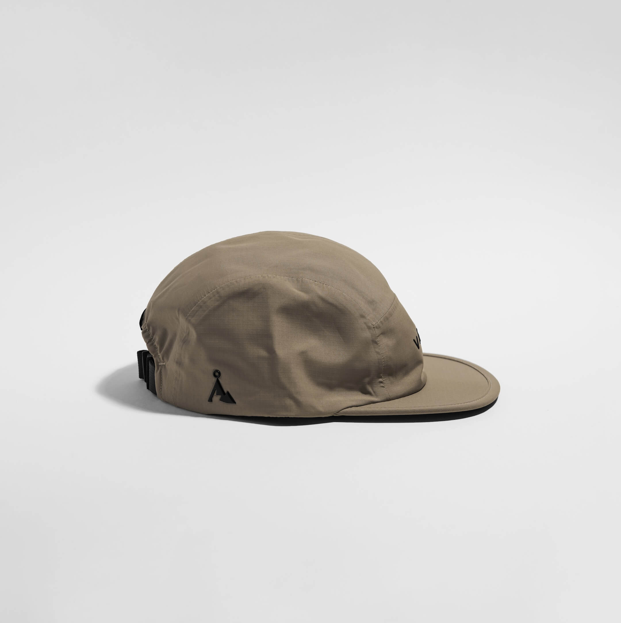 photo of vaga-fell-cap-waterproof-running-cap-sand
